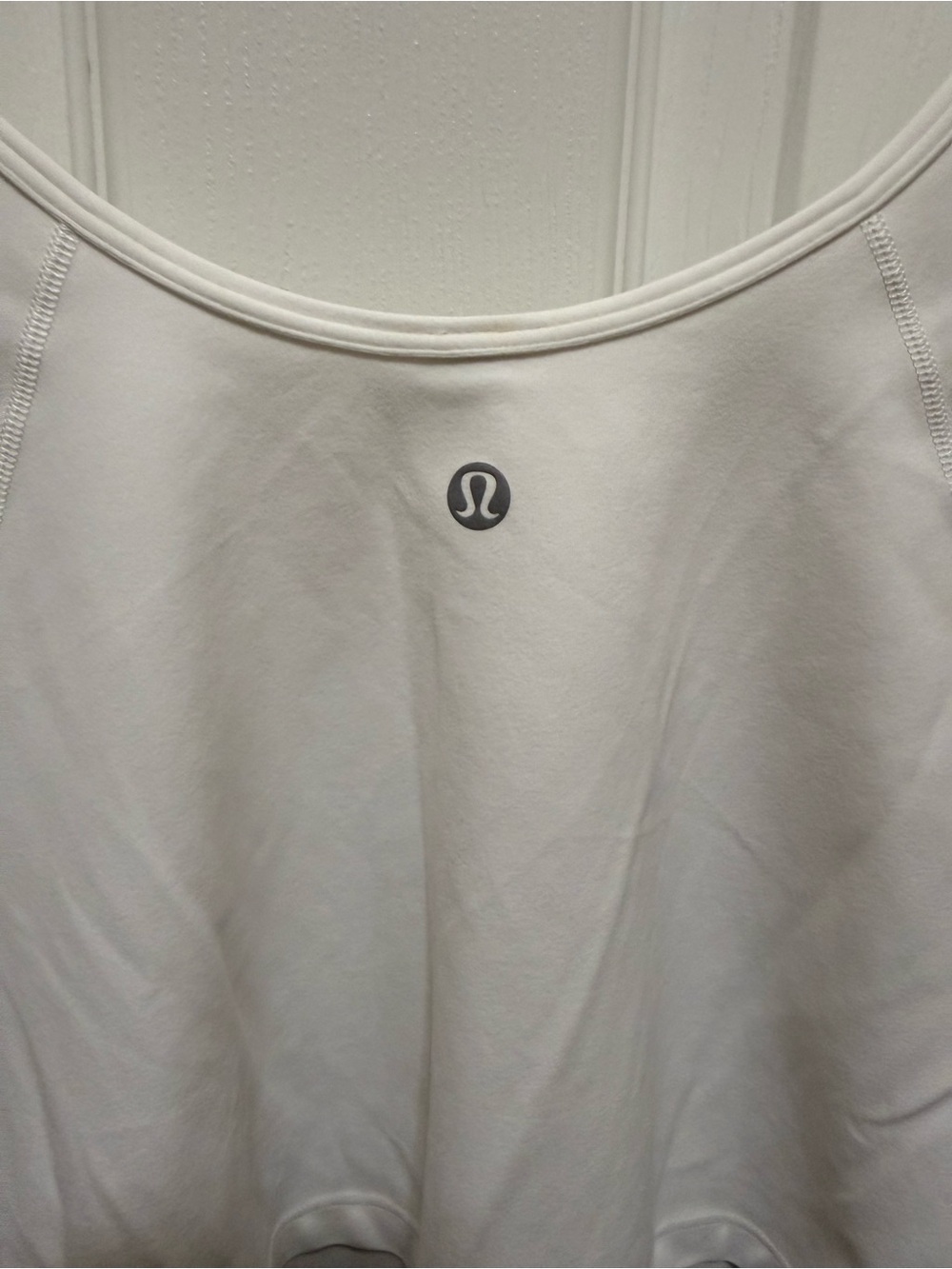 Lululemon White Cropped V-Neck Short Sleeve Tee - Size 10 - Picture 5 of 5